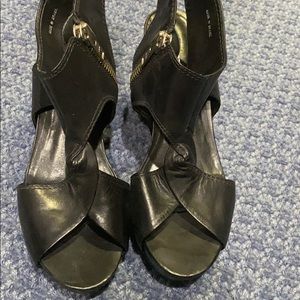 Black sandal wedge